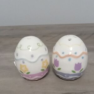 Cracker Barrel Easter Egg Salt & Pepper